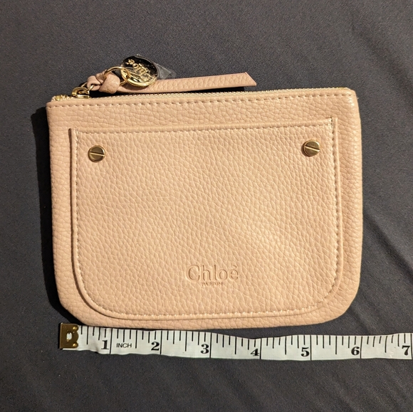 Chloe - Picture 1 of 4
